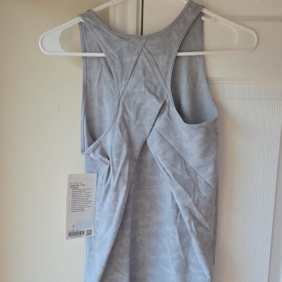 Lululemon NWT Essential Tank Size 2 Pleasted Grey $60 - Picture 5 of 6